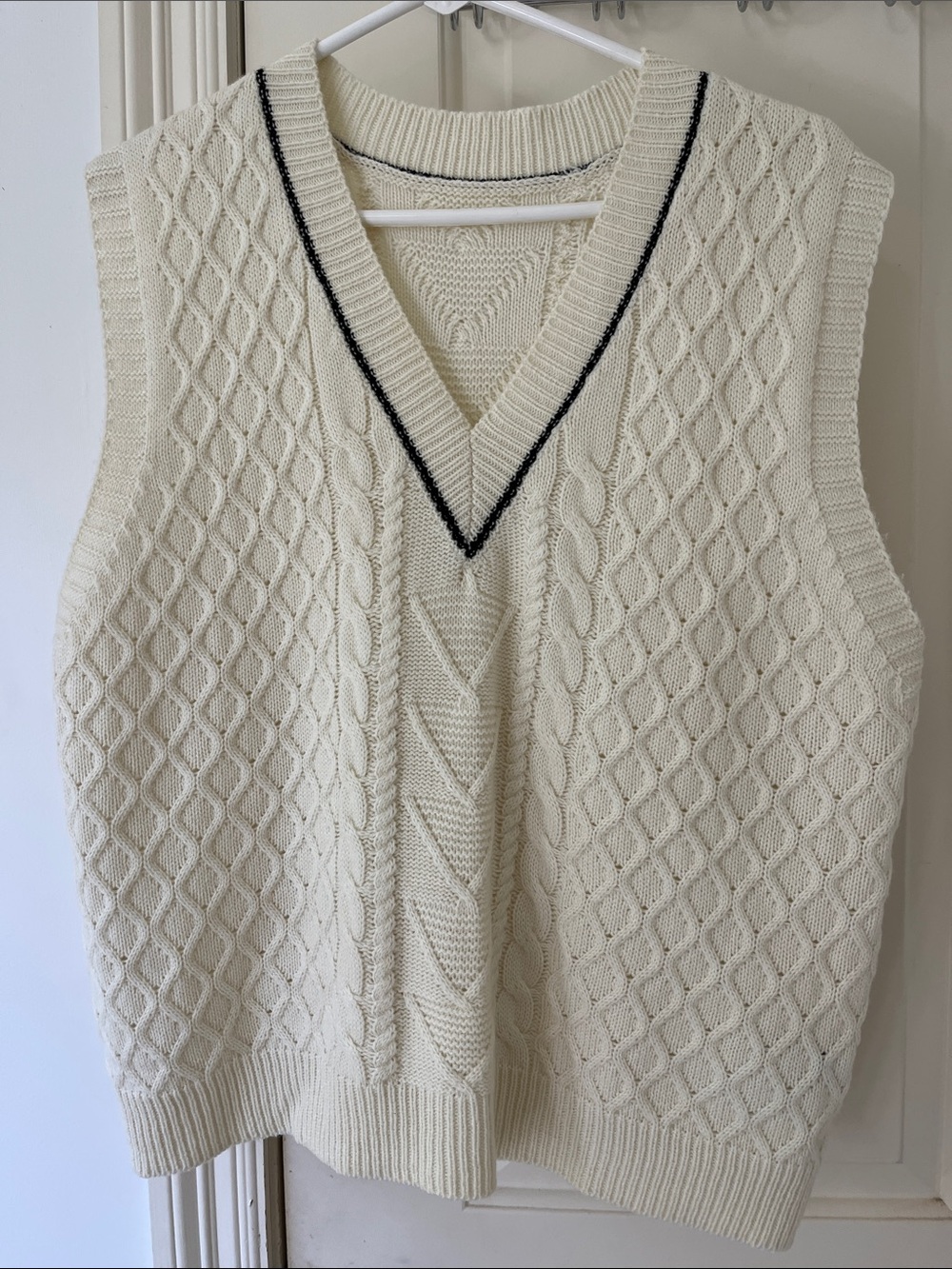 SHEIN Cream Cable Knit V-Neck Sweater Vest with Black Trim